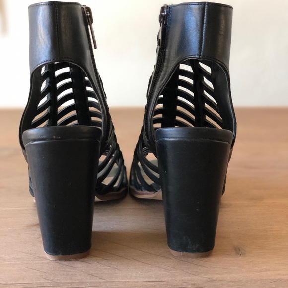 DV by Dolce Vita Gladiator Heeled Sandals - Picture 6 of 6